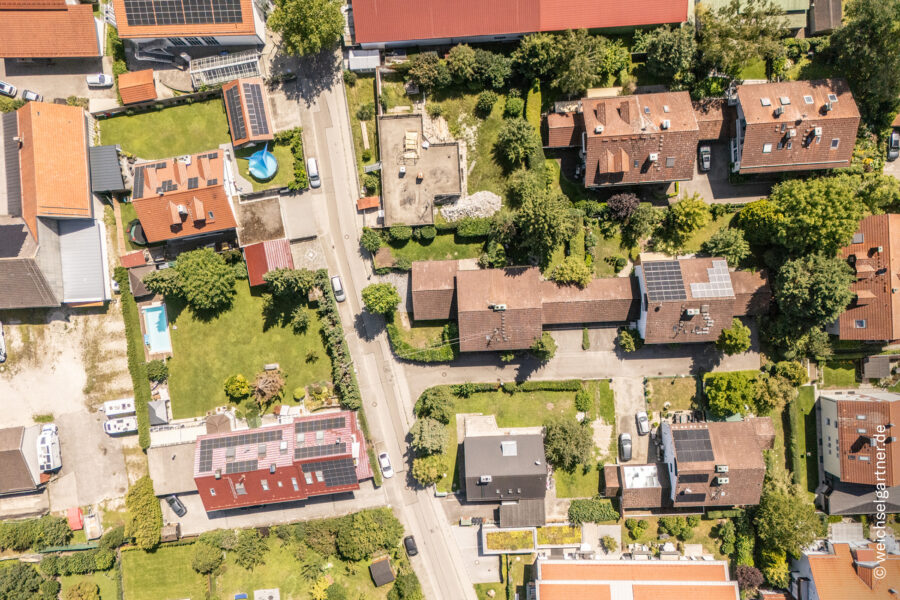 Großzügige Doppelhaushälfte mit sonnigem Garten und geräumiger Doppelgarage - Vogelperspektive