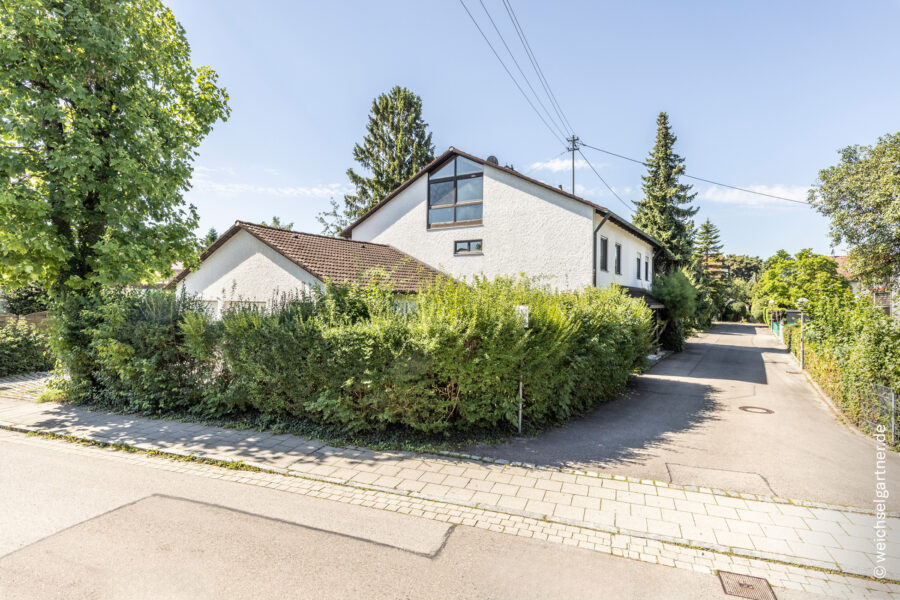 Großzügige Doppelhaushälfte mit sonnigem Garten und geräumiger Doppelgarage - Blick vom Herdweg