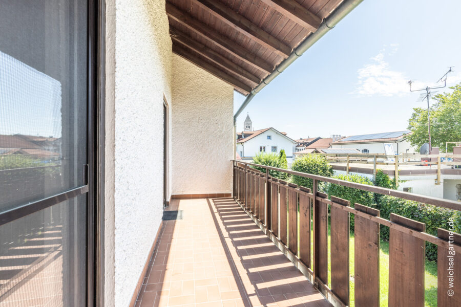 Großzügige Doppelhaushälfte mit sonnigem Garten und geräumiger Doppelgarage - Balkon