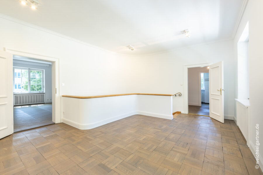 Repräsentative Büro-Villa in bester Lage von Altbogenhausen am Shakespeareplatz - Empfang im Obergeschoss