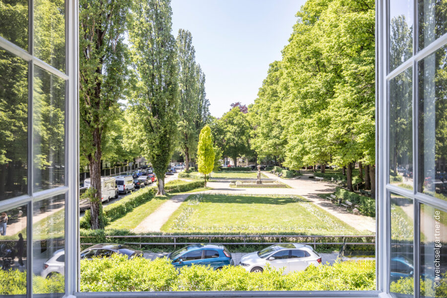 Repräsentative Büro-Villa in bester Lage von Altbogenhausen am Shakespeareplatz - Ausblick über den Platz