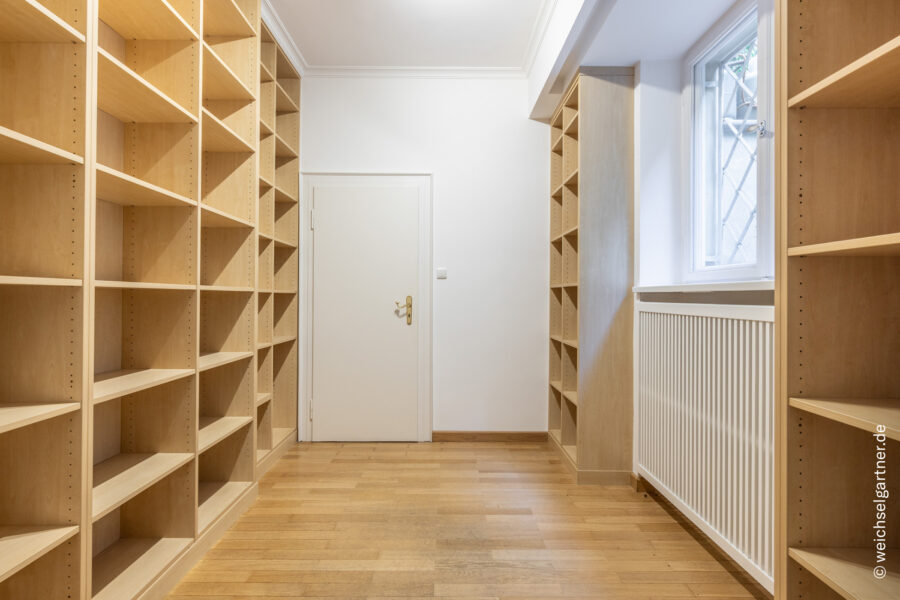 Repräsentative Büro-Villa in bester Lage von Altbogenhausen am Shakespeareplatz - Archiv / Büro im UG