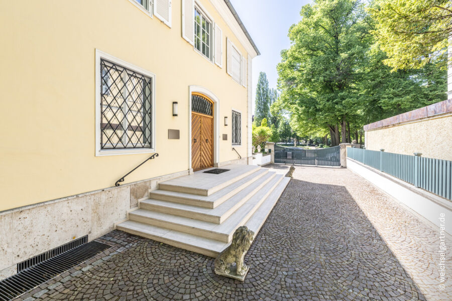 Repräsentative Büro-Villa in bester Lage von Altbogenhausen am Shakespeareplatz - Zufahrt mit Parkmöglichkeiten