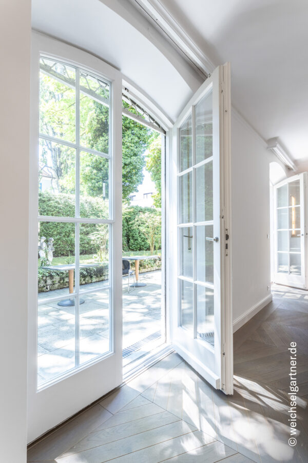 Repräsentative Büro-Villa in bester Lage von Altbogenhausen am Shakespeareplatz - Hochwertige Terrassentüren