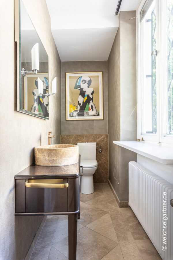 Repräsentative Büro-Villa in bester Lage von Altbogenhausen am Shakespeareplatz - Renovierte Toilette