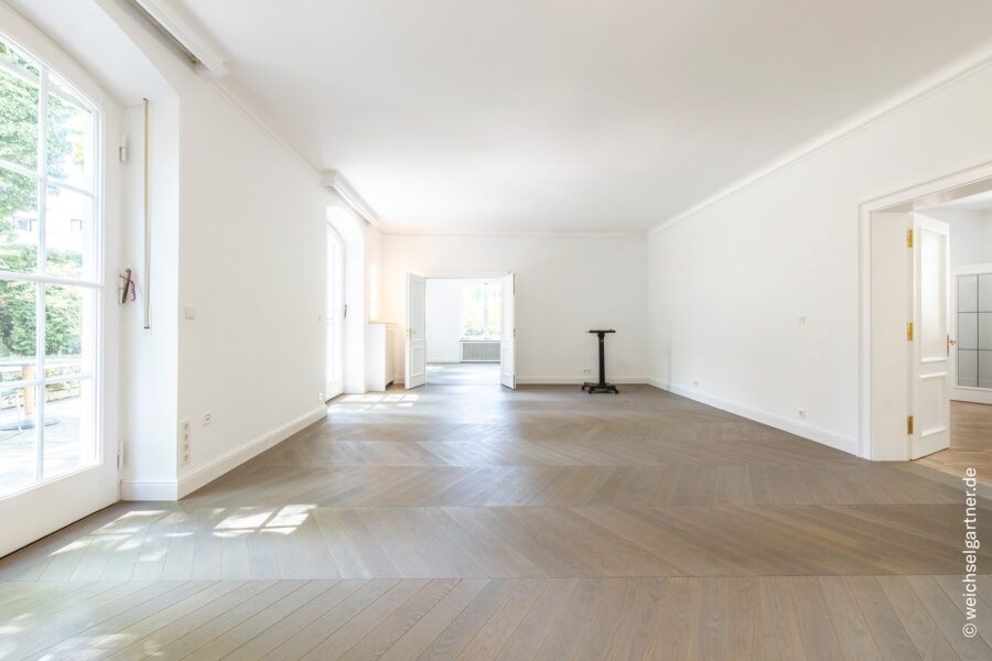 Repräsentative Büro-Villa in bester Lage von Altbogenhausen am Shakespeareplatz - Großer Saal mit Terrasse