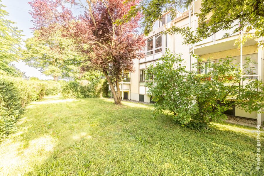 Bezugsfreies Appartement mit Gestaltungspotenzial in ruhiger Wohnlage - Südansicht des Wohnhauses