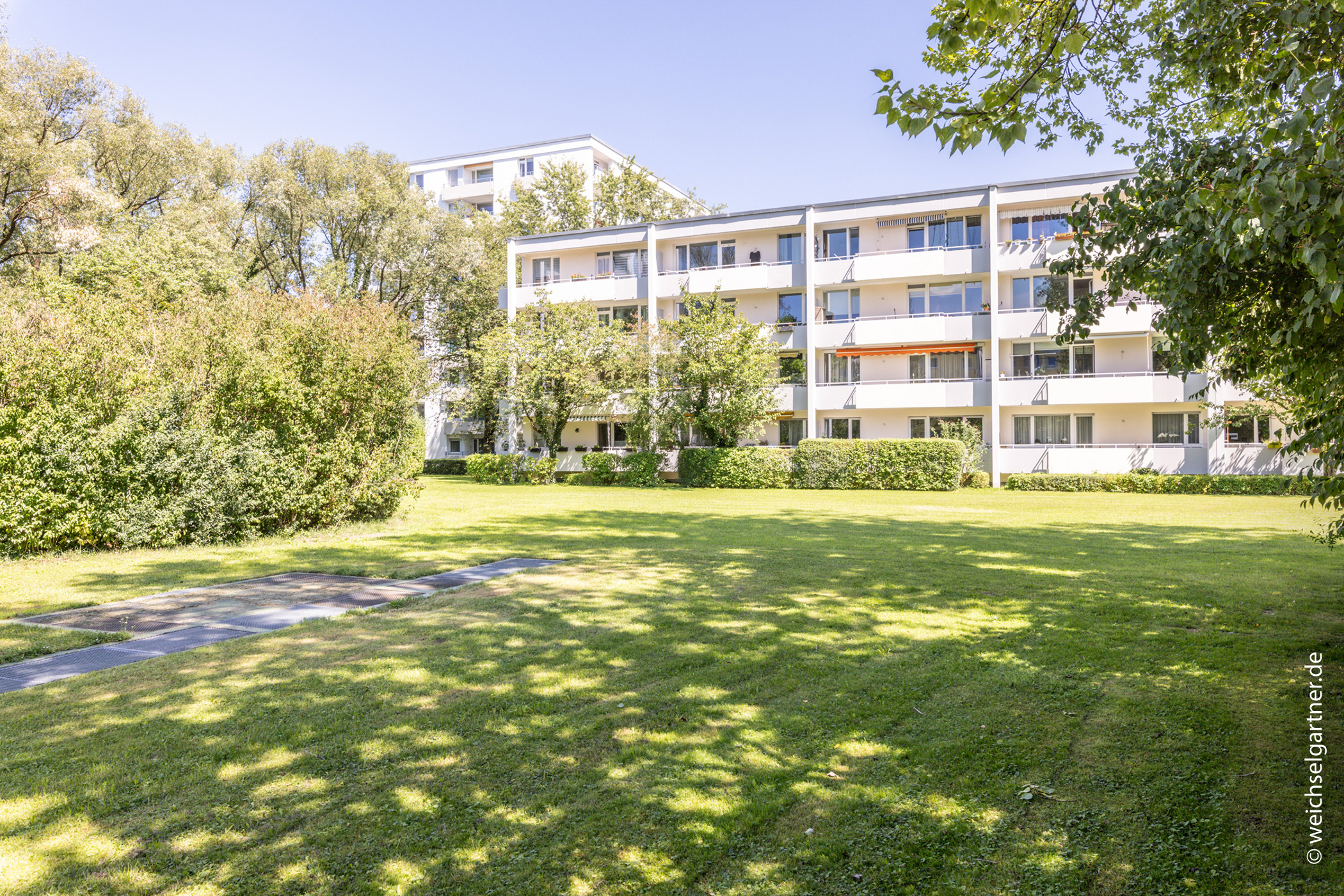 Ideal geschnittene und leerstehende Wohnung mit Blick ins Grüne, 81927 München, Etagenwohnung
