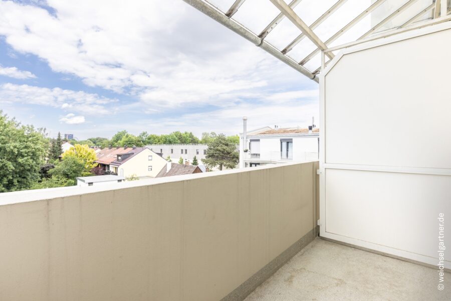 Bezugsfreies Appartement mit Balkon in ruhiger Innenhoflage - Überdachter Balkon