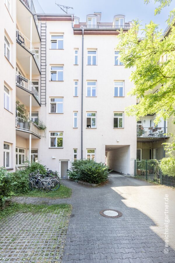 Attraktive Gewerbeeinheit in denkmalgeschütztem Altbau - Blick vom Innenhof