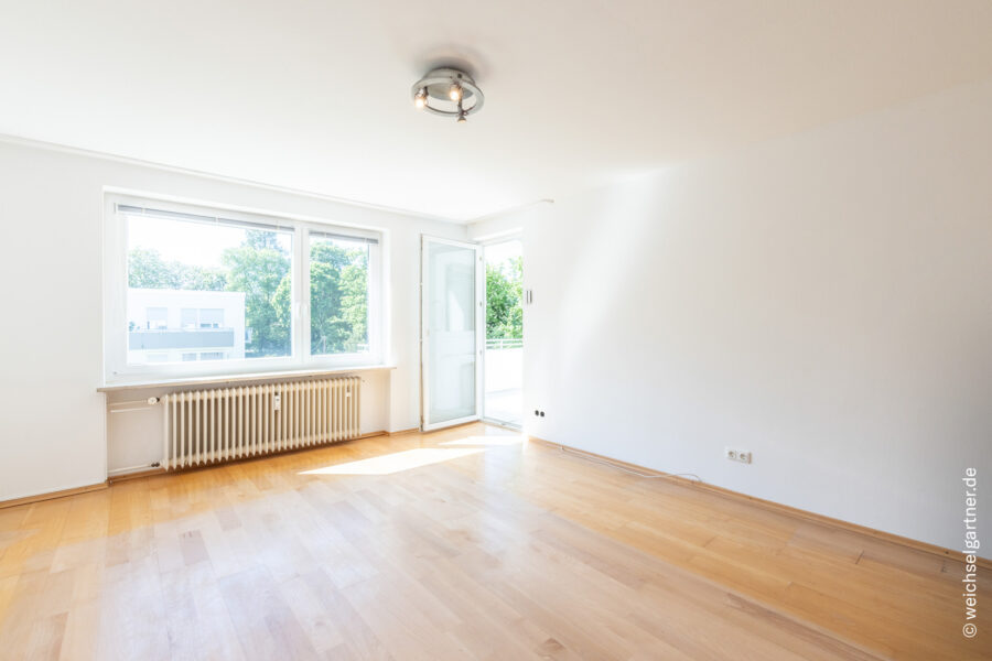 Ideal geschnittene 4-Zimmer-Wohnung in ruhiger Lage mit top Infrastruktur - Helles Wohnzimmer
