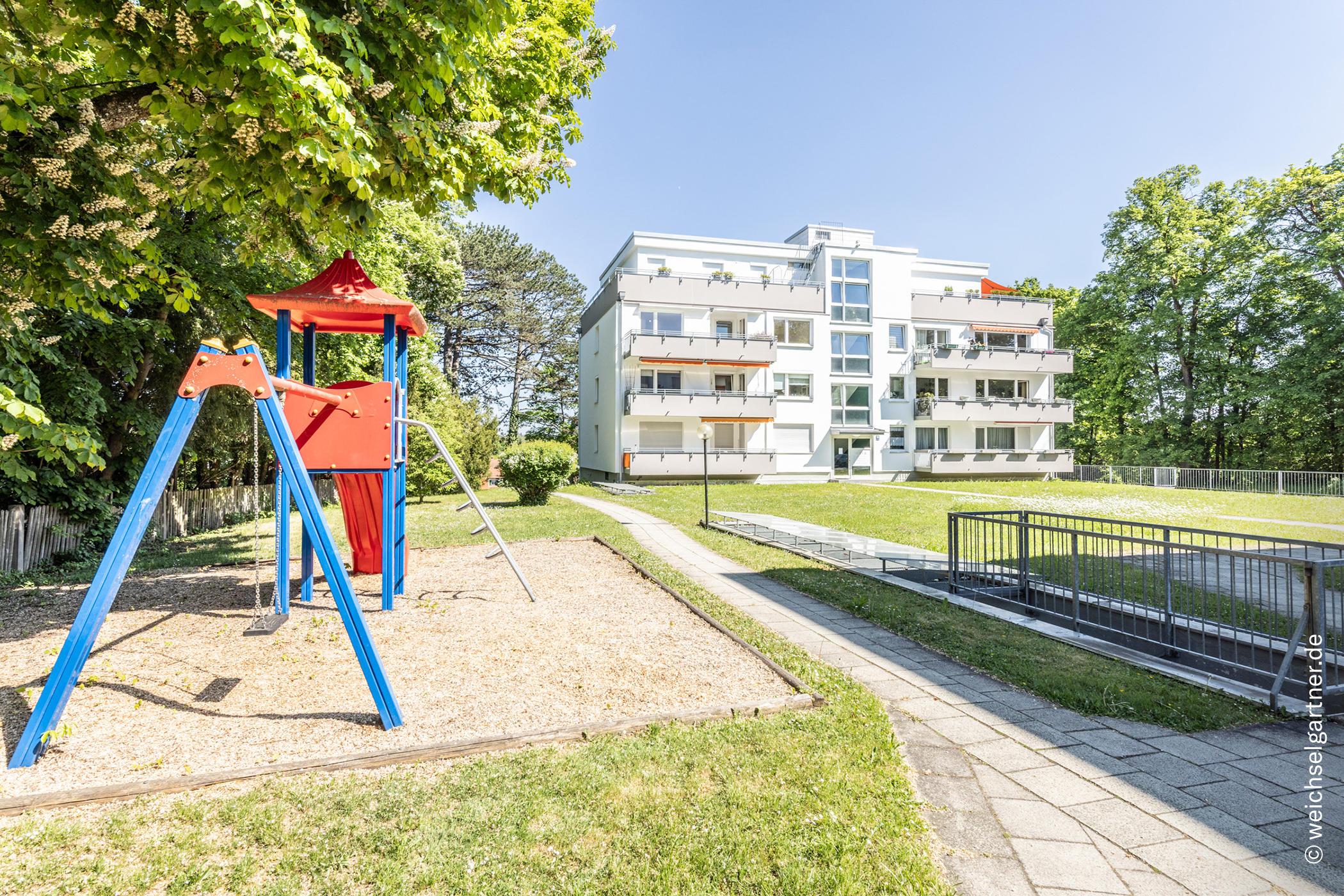 Ideal geschnittene 4-Zimmer-Wohnung in ruhiger Lage mit top Infrastruktur, 82131 Gauting, Etagenwohnung