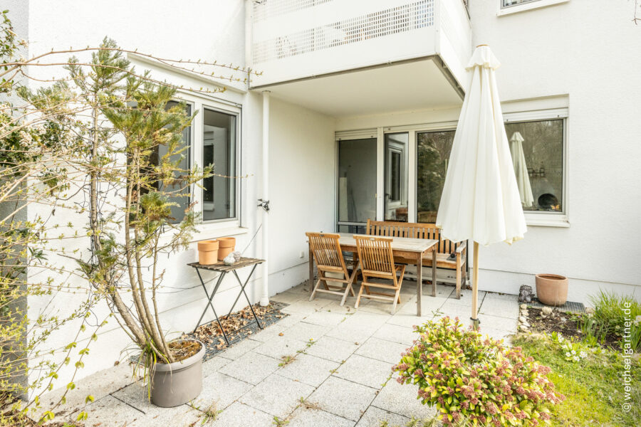 Attraktive Erdgeschosswohnung mit Südterrasse und Hobbyraum - Charmanter Terrassenbereich