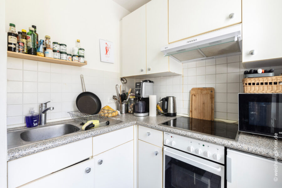 Attraktive Erdgeschosswohnung mit Südterrasse und Hobbyraum - Küche mit Einbauküche