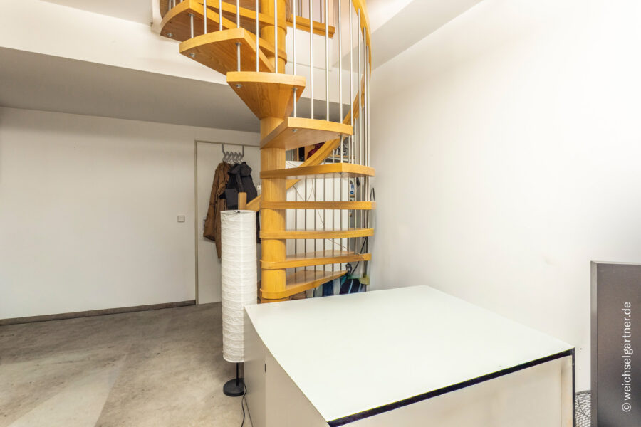 Attraktive Erdgeschosswohnung mit Südterrasse und Hobbyraum - Interne Wendeltreppe