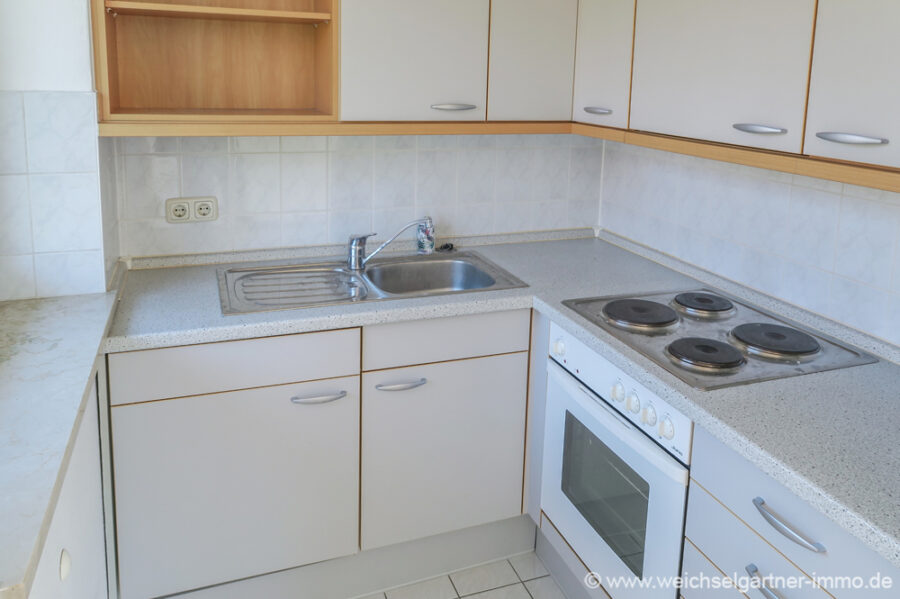 Sonnige Dachgeschosswohnung mit Terrasse - Einbauküche