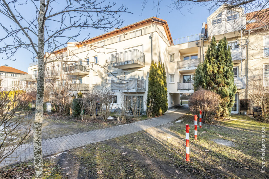 Energieeffiziente und bezugsfreie Eigentumswohnung mit uneinsehbarer West-Loggia - Gepflegte Wohnanlage