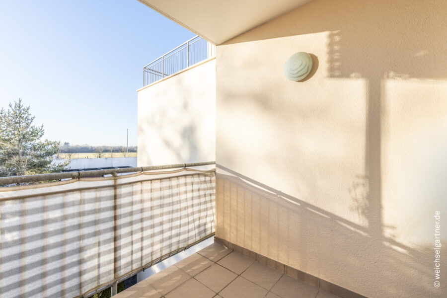 Energieeffiziente und bezugsfreie Eigentumswohnung mit uneinsehbarer West-Loggia - Westloggia mit Strom und Licht