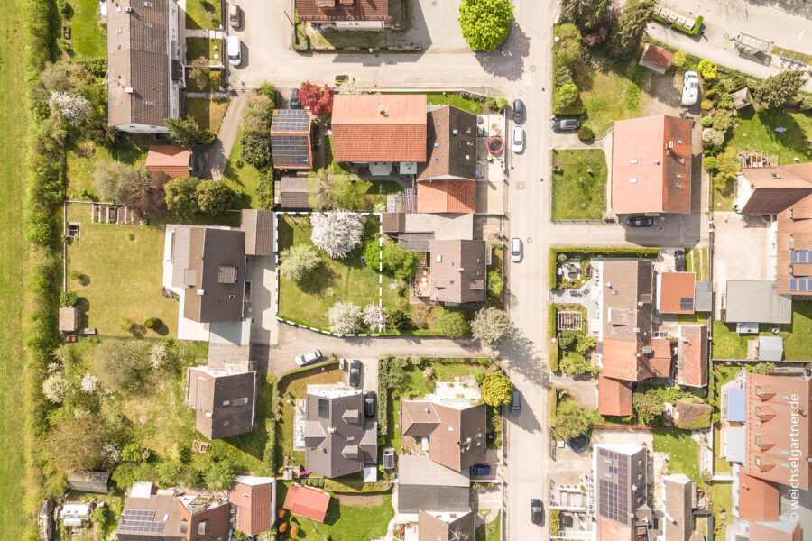 Wunderbarer Bauplatz für ein Einfamilienhaus in ruhiger Wohnlage - Drohenbild mit Grenzverlauf