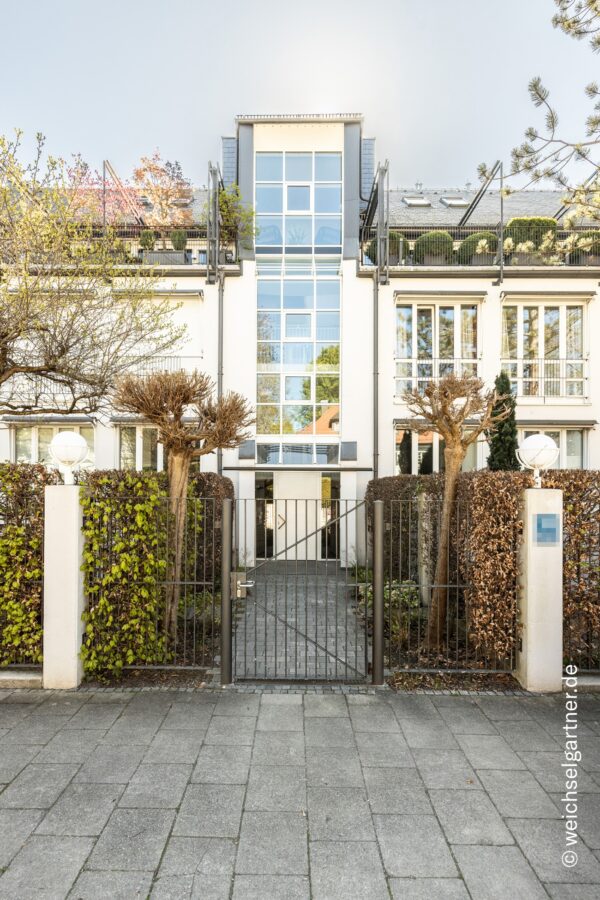 Exklusive Dachterrassen-Maisonette-Wohnung mit Penthouse-Charakter in bester Herzogpark-Lage - Zeitlose Eleganz