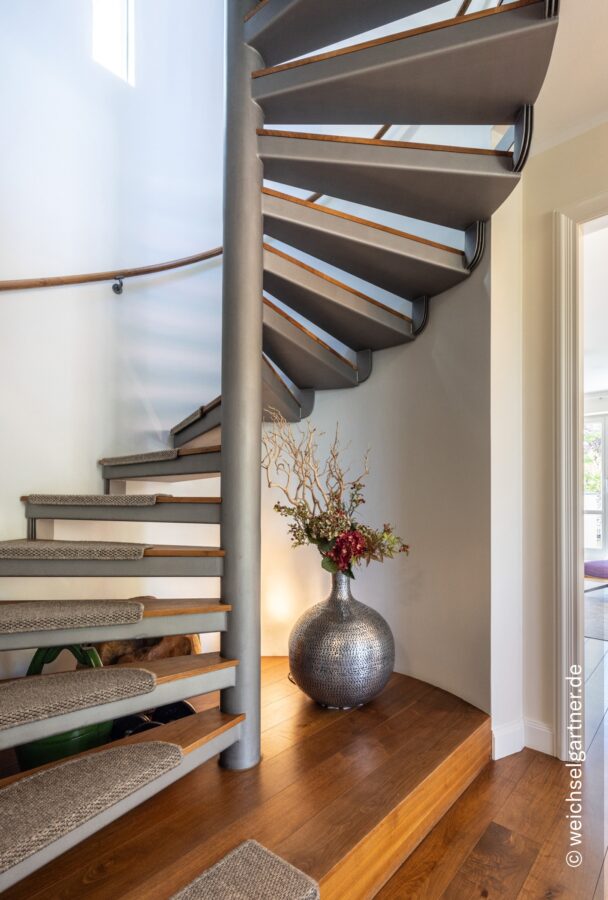 Exklusive Dachterrassen-Maisonette-Wohnung mit Penthouse-Charakter in bester Herzogpark-Lage - Innenliegende Treppe