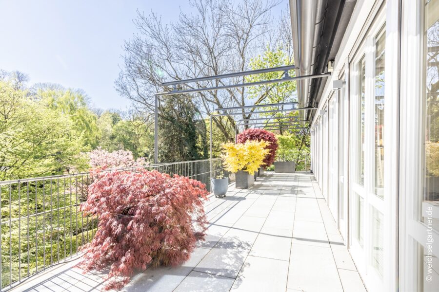 Exklusive Dachterrassen-Maisonette-Wohnung mit Penthouse-Charakter in bester Herzogpark-Lage - Exklusive Dachterrasse
