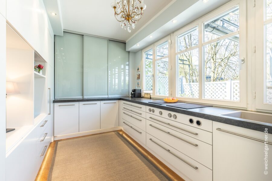 Exklusive Dachterrassen-Maisonette-Wohnung mit Penthouse-Charakter in bester Herzogpark-Lage - Bulthaup-Einbauküche