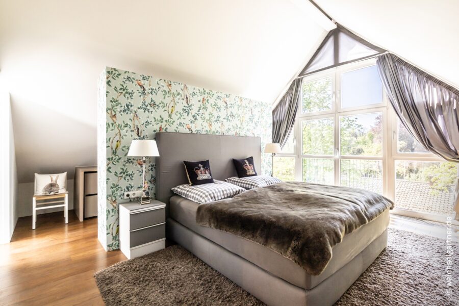 Exklusive Dachterrassen-Maisonette-Wohnung mit Penthouse-Charakter in bester Herzogpark-Lage - Großzügiger Schlafbereich