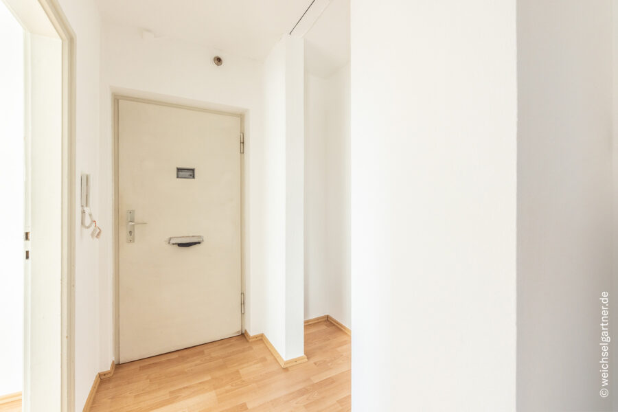 Bezugsfreie Eigentumswohnung mit Westbalkon in beliebter Lage - Eingangsbereich mit Nische