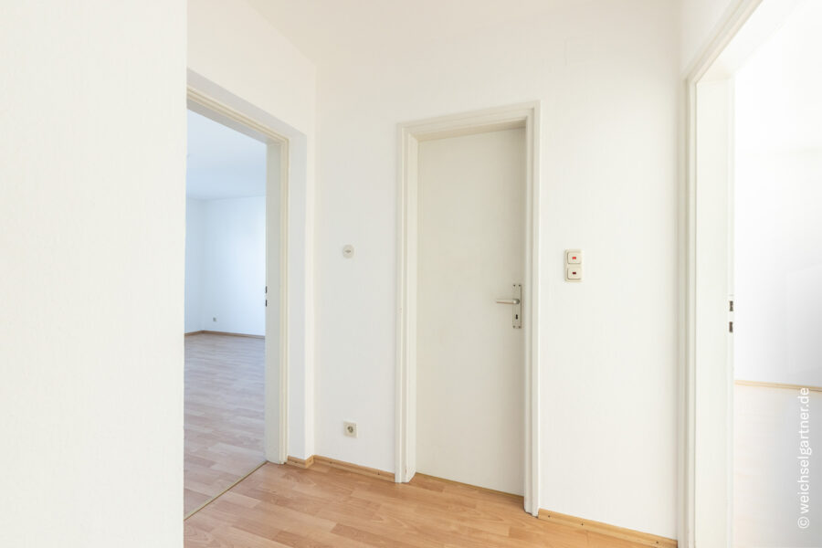 Bezugsfreie Eigentumswohnung mit Westbalkon in beliebter Lage - Diele