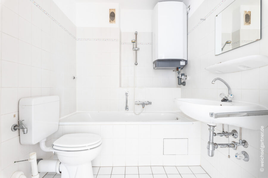 Bezugsfreie Eigentumswohnung mit Westbalkon in beliebter Lage - Badezimmer