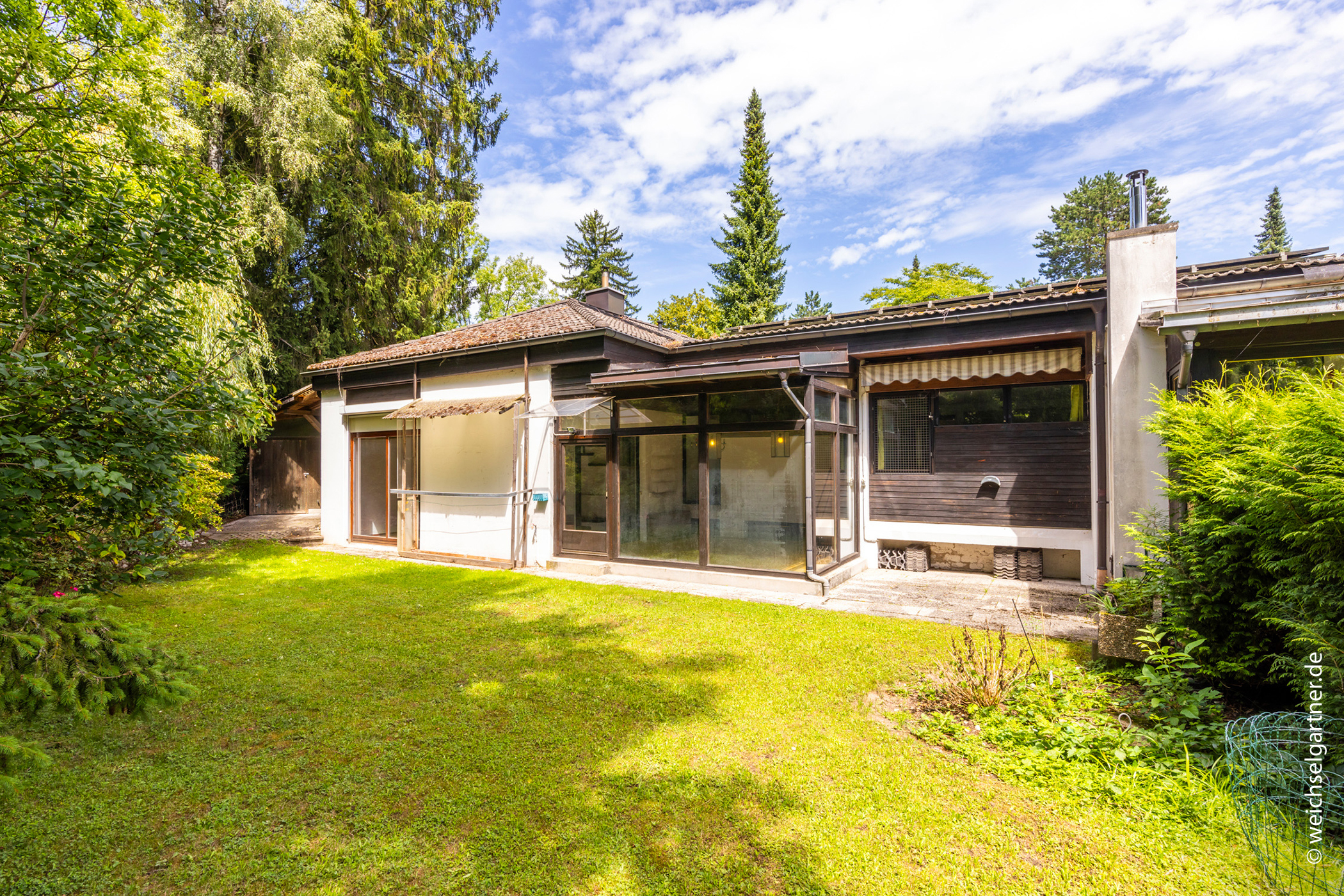 Doppelbungalow am Isar-Hochufer: Vielseitiges Anwesen mit Potenzial und Privatsphäre, 81925 München, Bungalow