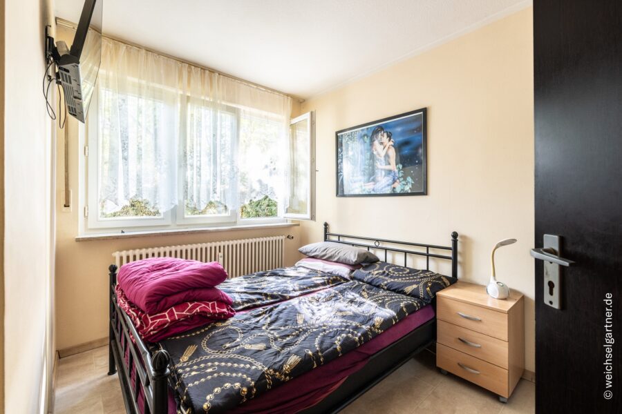 Vermietete Terrassenwohnung mit Süd-Ausrichtung, extra Hobbyraum und Tiefgaragen-Einzelstellplatz - Schlafzimmer
