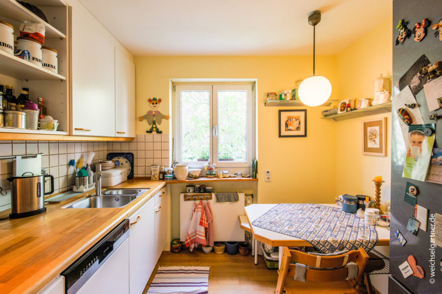 Neuwertige Doppelhaushälfte mit herrlichem Südgarten - Küche mit Einbauküche