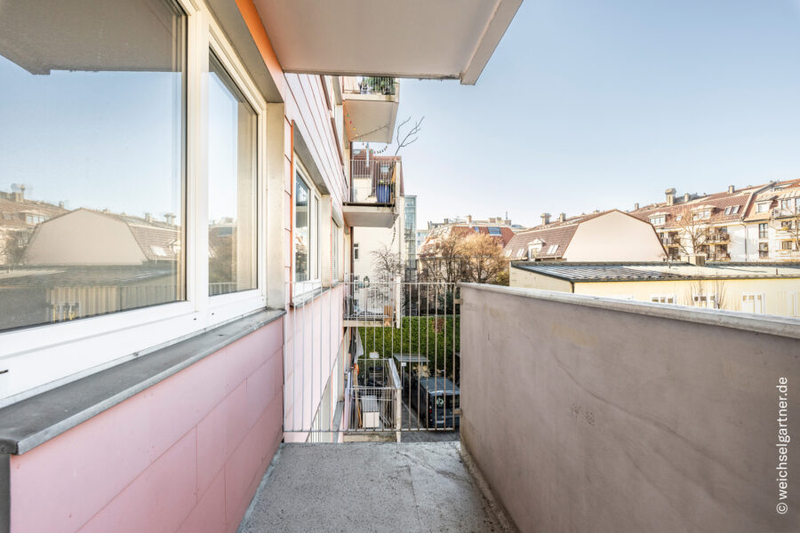 Bezugsfreies Appartement mit Westbalkon in ruhiger Innenhoflage zwischen Isar und Goetheplatz - Weitere Balkonansicht