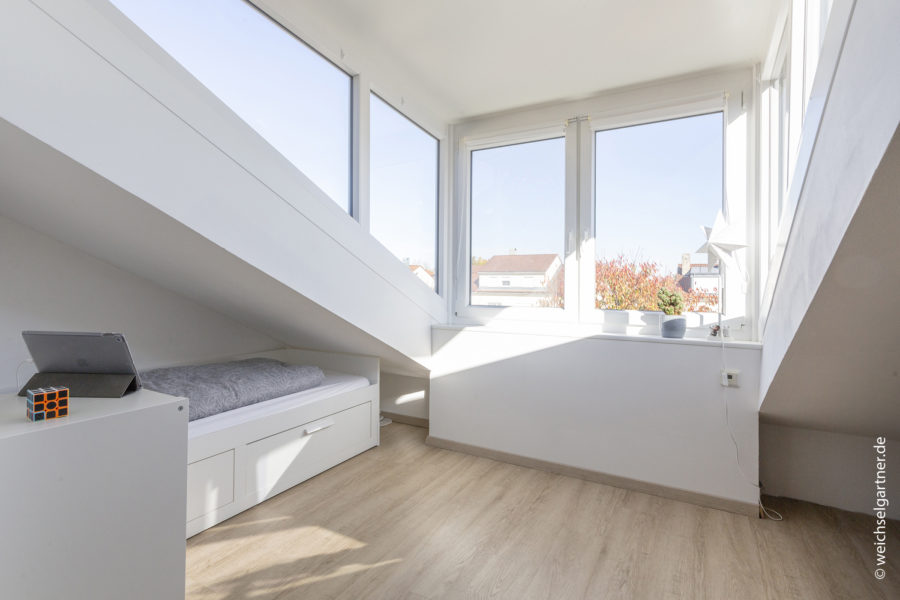 Ansprechendes Reiheneckhaus in familienfreundlicher Lage – Erbbaurecht - Büro/Gästezimmer im DG