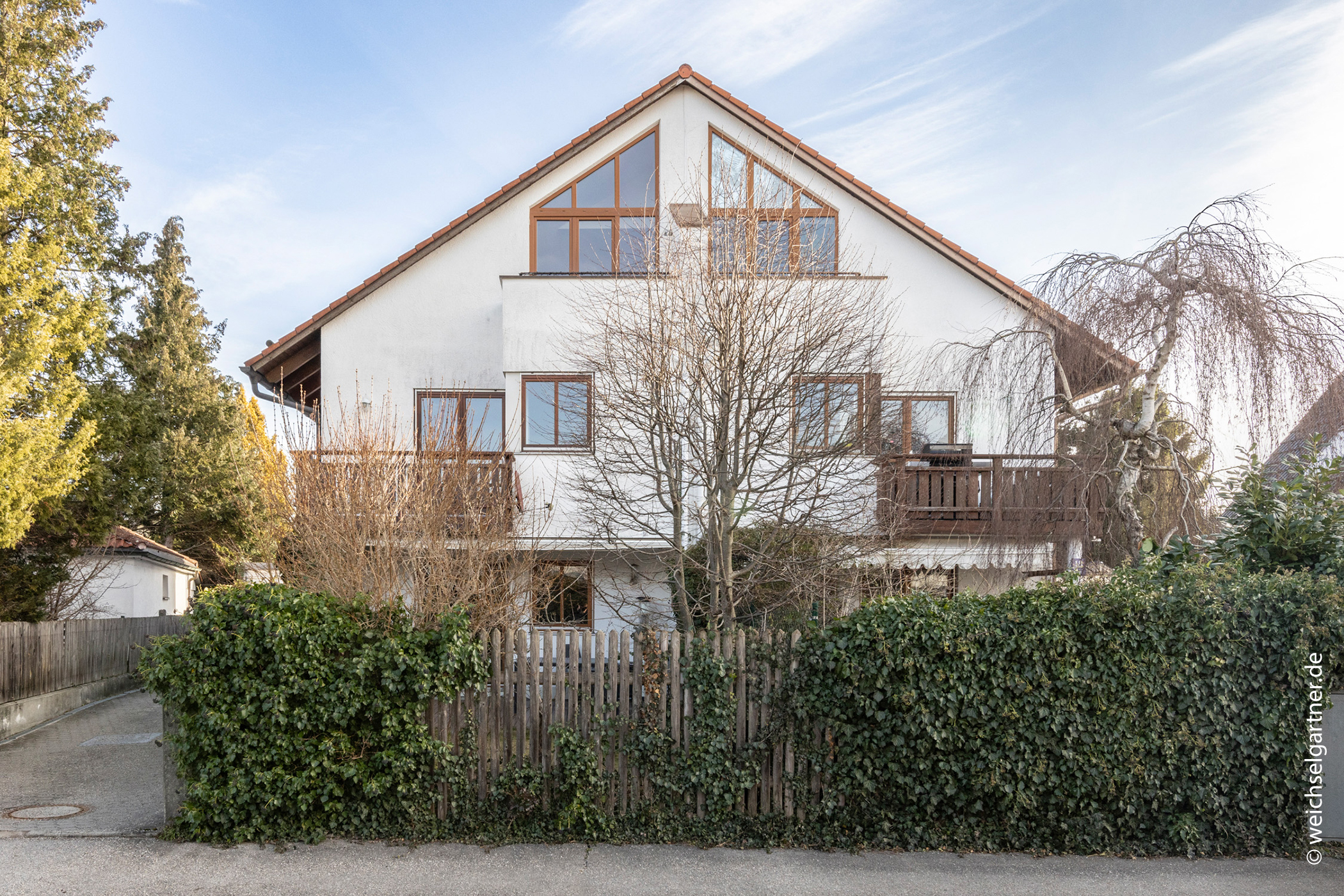 Vermietete Dachgeschosswohnung mit zwei Balkonen in ruhiger und beliebter Wohngegend, 81929 München, Dachgeschosswohnung