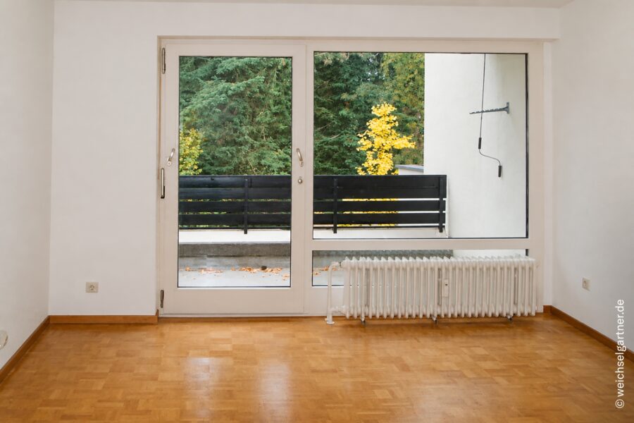 Großzügige, vermietete 3-Zimmer-Wohnung mit zwei Balkonen und TG-Einzelstellplatz in grüner Wohnlage - Schlafzimmer: KI-bearbeitet