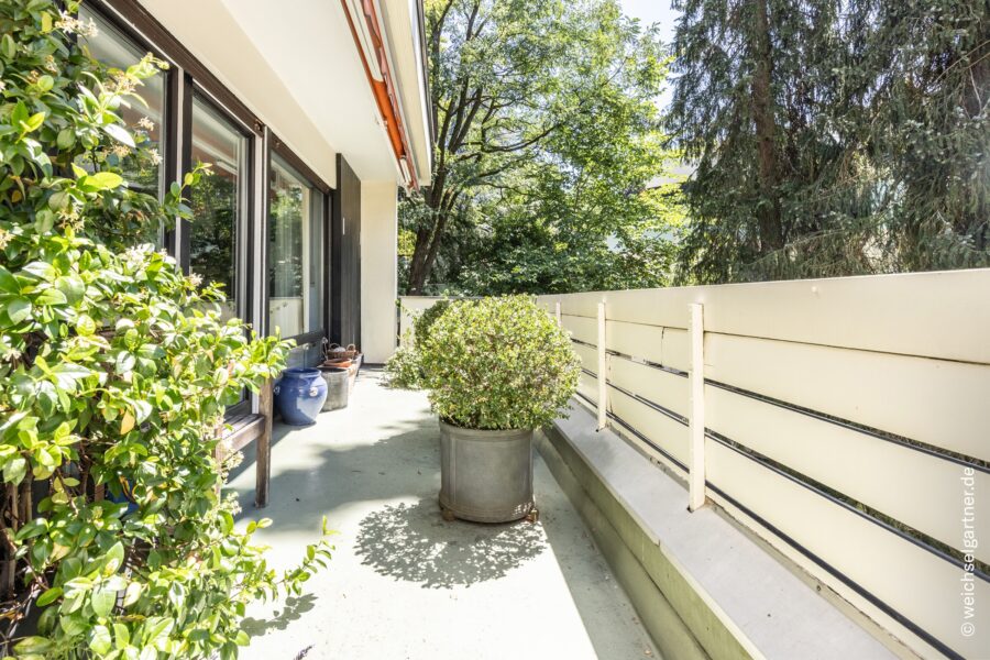Großzügige, vermietete 3-Zimmer-Wohnung mit zwei Balkonen und TG-Einzelstellplatz in grüner Wohnlage - Viel Platz zum Entspannen