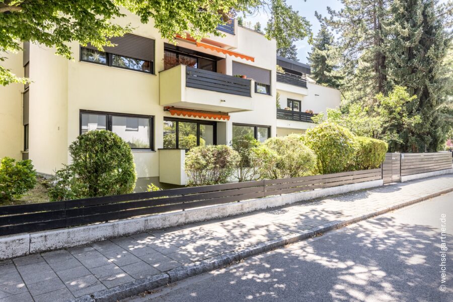 Großzügige, vermietete 3-Zimmer-Wohnung mit zwei Balkonen und TG-Einzelstellplatz in grüner Wohnlage - Gepflegte Wohnanlage