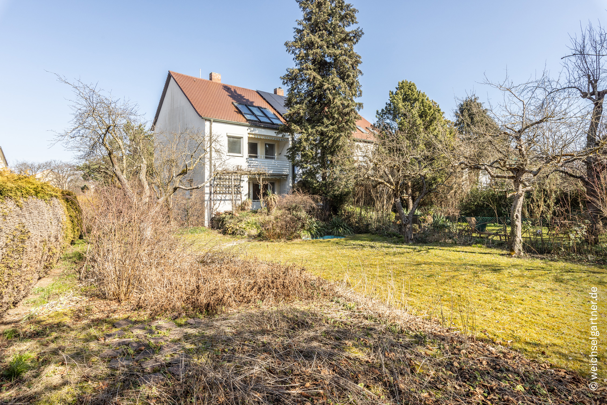 Familienfreundliches Reiheneckhaus mit traumhaftem Südgrundstück in schöner Wohnlage, 80993 München, Reihenendhaus