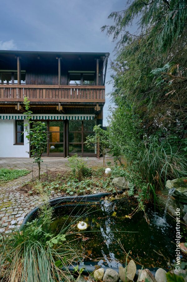 Individuelle Doppelhaushälfte mit eingewachsenem Südgarten in grüner Wohnlage Nähe Truderinger Wald - Blick auf die Südseite Hauses