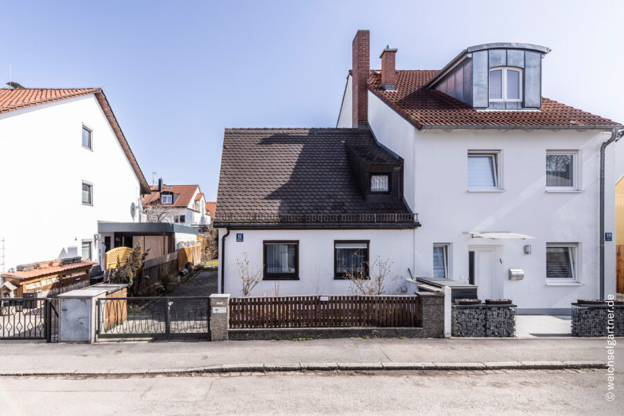 Am grünen Zamilapark: Grundstück für eine Doppelhaushälfte in ruhiger Wohnlage - Grundstück mit Altbestand