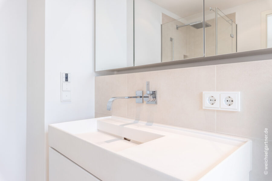 Hochwertige Gartenwohnung mit Süd-Ausrichtung, exklusiver Ausstattung und Energieeffizienzklasse A - Dornbacht-Armaturen