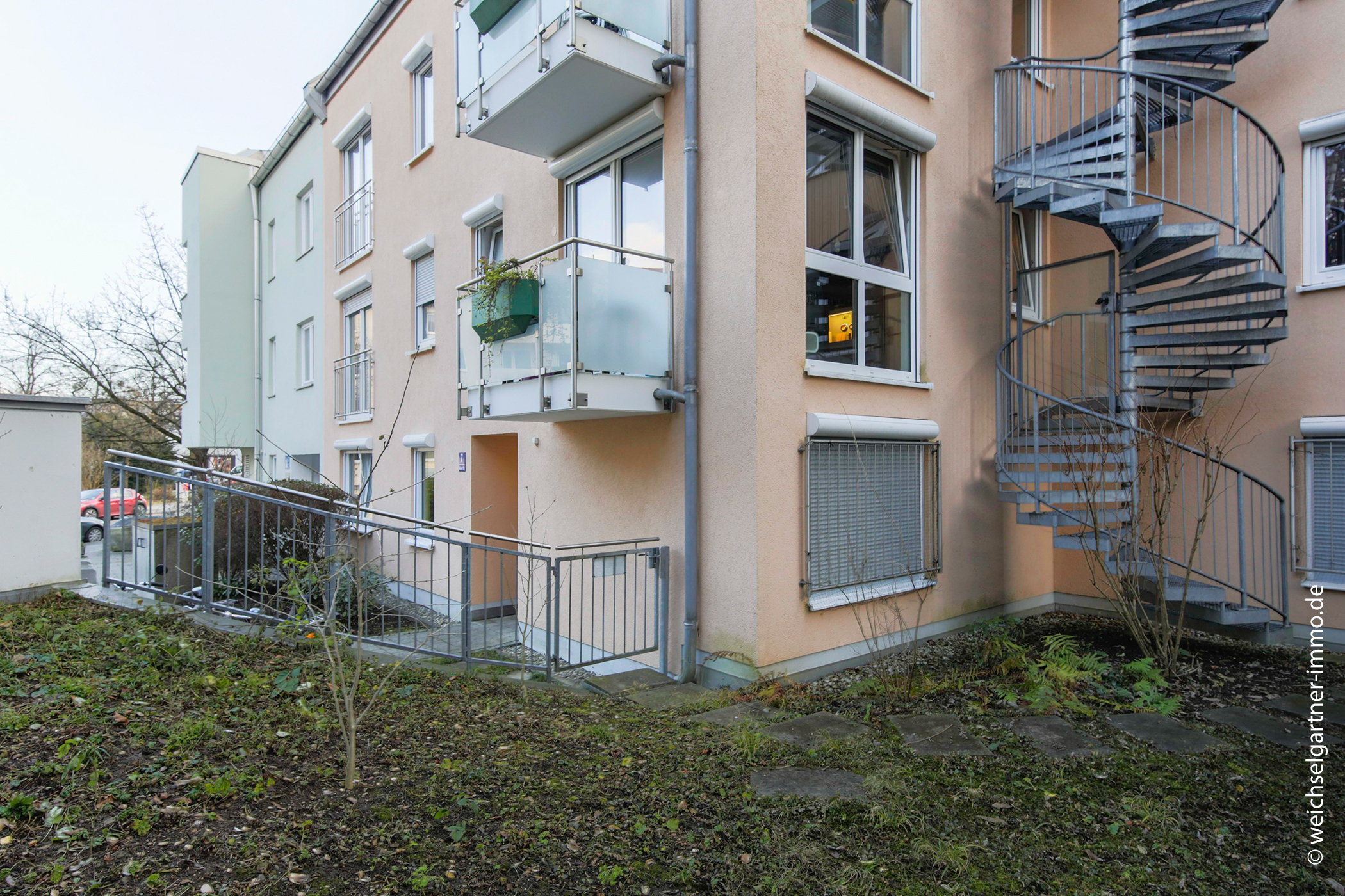 Ideal geschnittenes und helles Appartement mit Balkon, 81373 München, Etagenwohnung