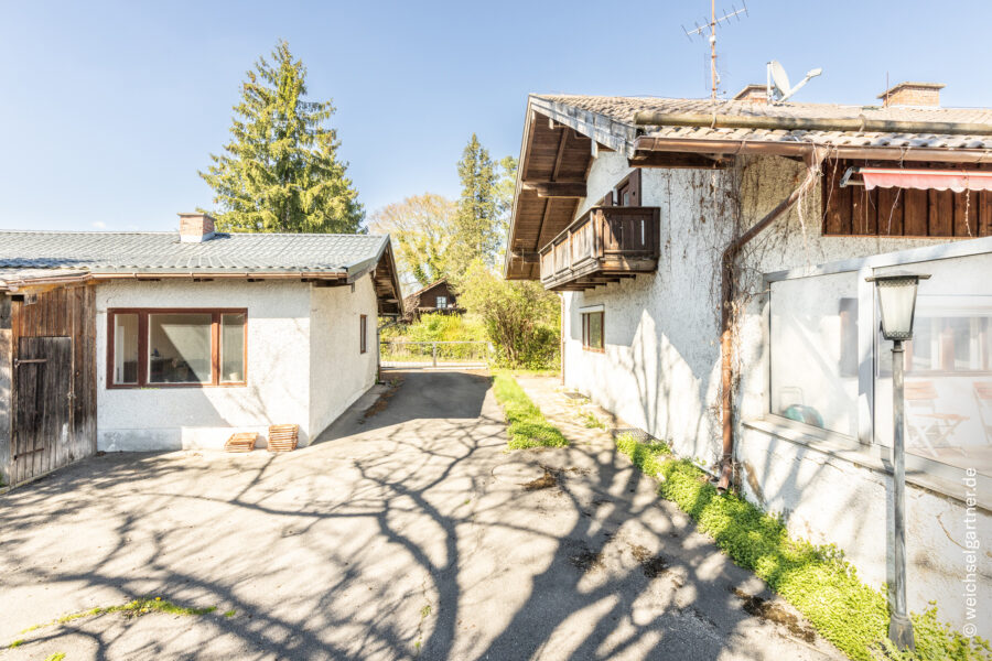 Sanierungsbedürftiges Wohnhaus mit Nebengebäude und Potenzial zur Neubebauung - Wohnhaus mit Nebengebäude
