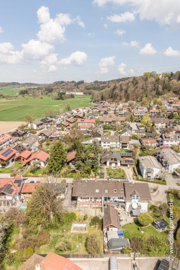 Sanierungsbedürftiges Wohnhaus mit Nebengebäude und Potenzial zur Neubebauung - Luftbildaufnahme