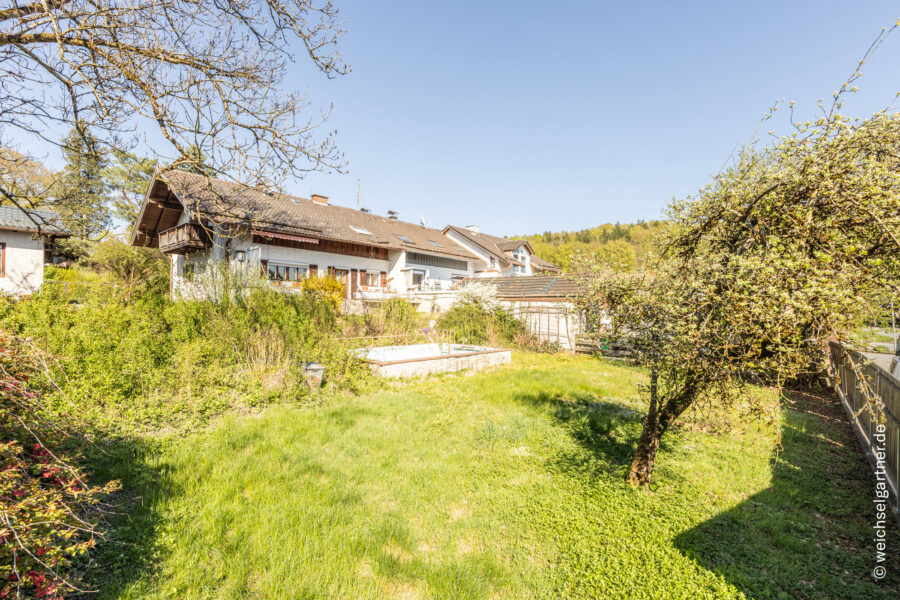 Sanierungsbedürftiges Wohnhaus mit Nebengebäude und Potenzial zur Neubebauung - Südwestliche Grundstücksecke