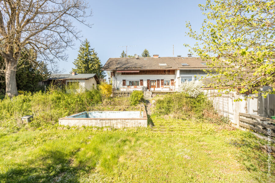 Sanierungsbedürftiges Wohnhaus mit Nebengebäude und Potenzial zur Neubebauung - Gartenseitige Hausansicht