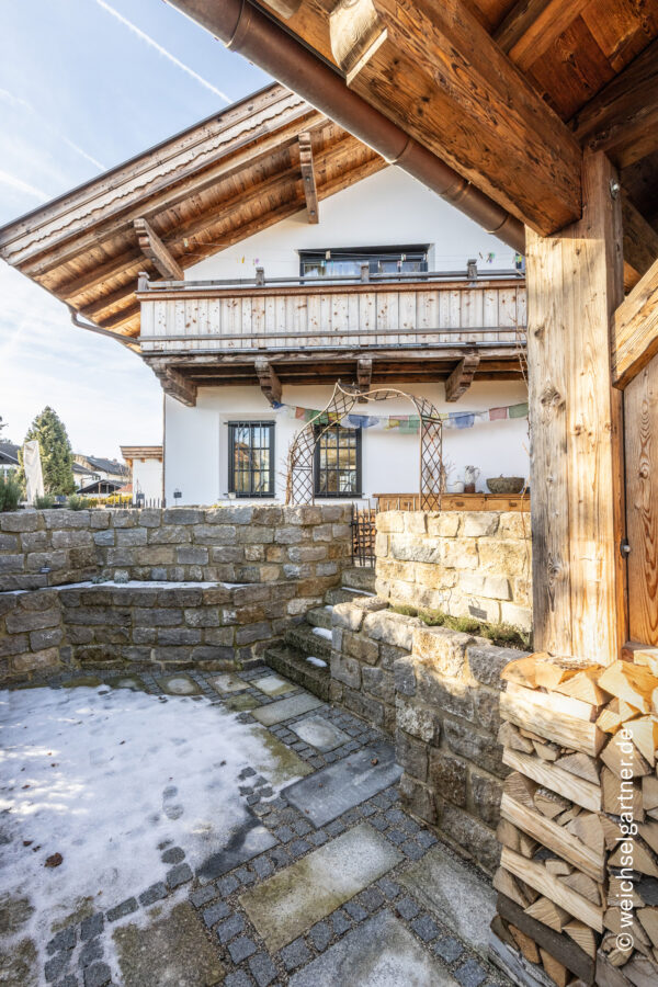 Design trifft Handwerkskunst: Luxus-Einfamilienhaus mit beheiztem Naturteich & Energieautarkie - Privates Refugium